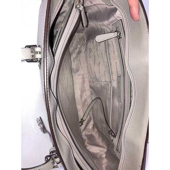 MICHAEL KORS, LARGE GRAY SAFFIANO LEATHER SHOULDER BAG - Picture 9 of 16